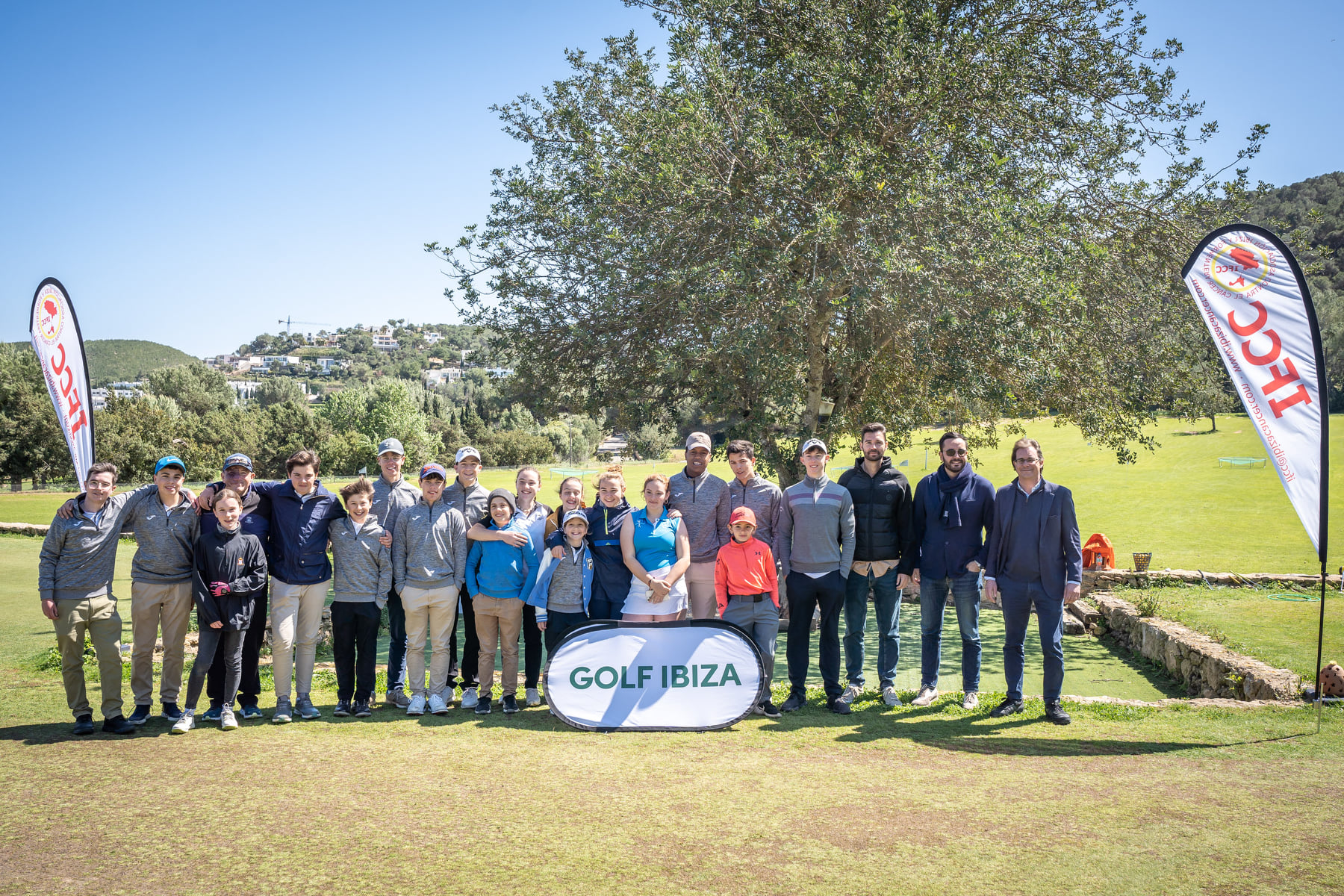Éxito de participación en el 1er Torneo Anual de Golf contra el Cáncer