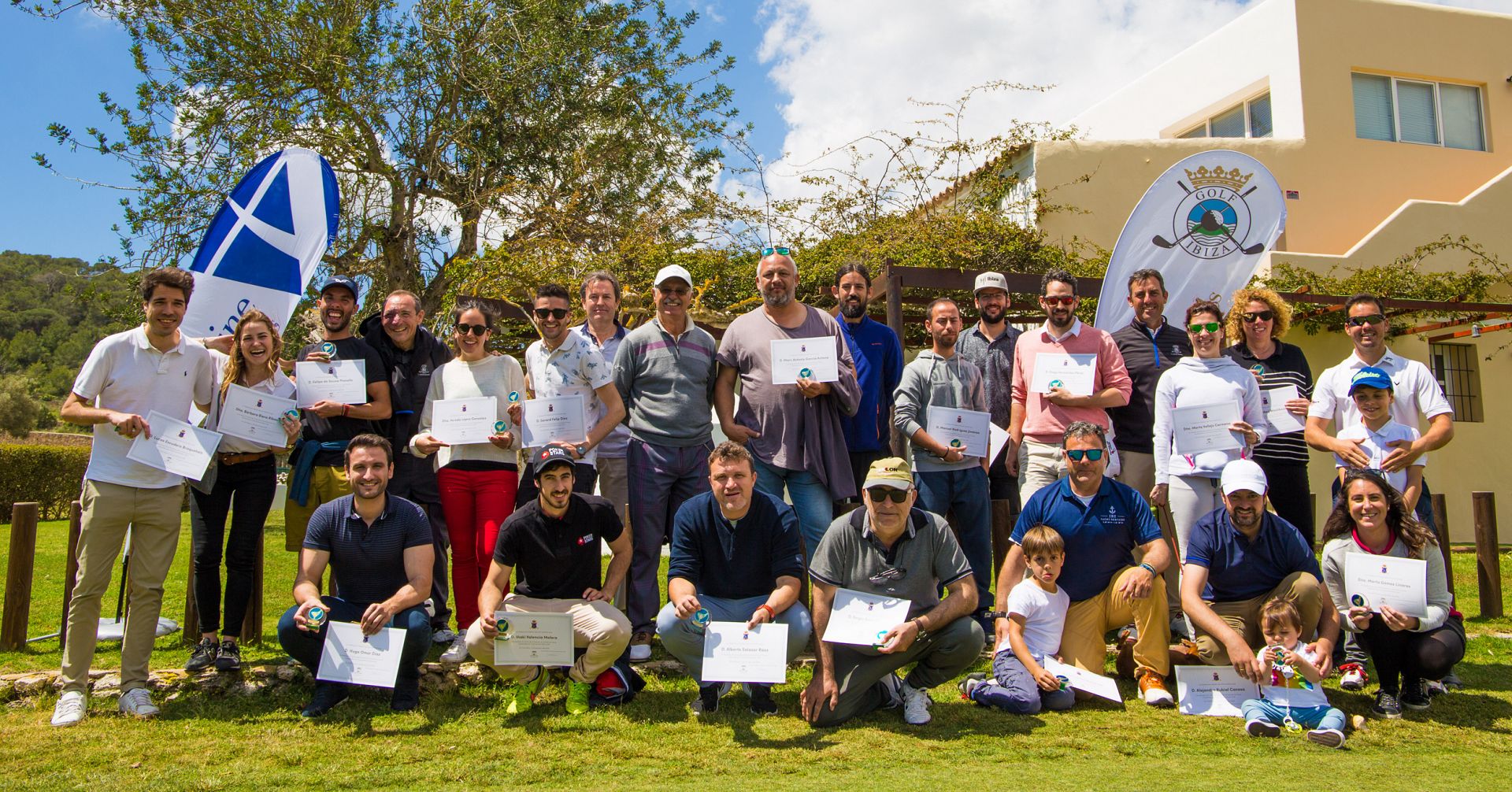 Los inscritos en los primeros Cursos de Iniciación al golf se hacen con el campo de “Roca Llisa” en Golf Ibiza