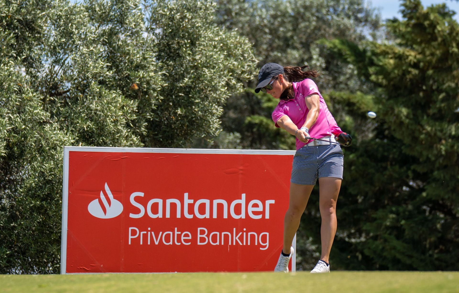 Nueva victoria de Nuria Iturrioz en el Santander Golf Tour