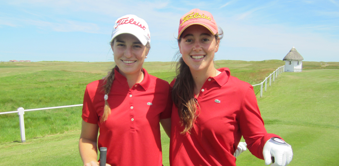 Nuria Iturrios y Luna Sobrón en el match España vs Inglaterra